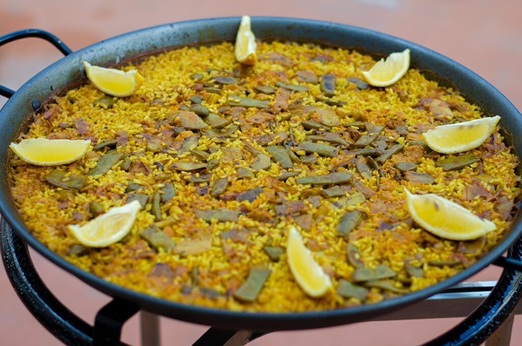 Paella de verduras tradicional con Heura (adaptada a vegana)